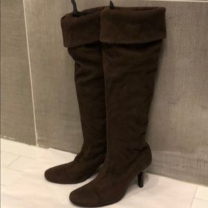 Knee-high Brown Suede Boots